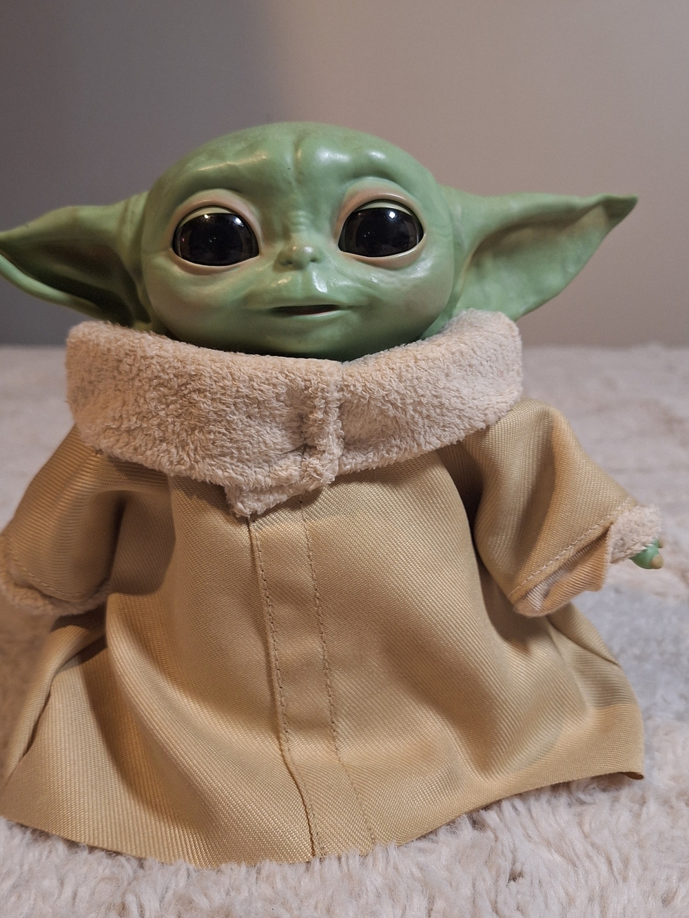 Star Wars Green Grogu Interactive Animatroni Doll with Tan Robe and Cream Collar